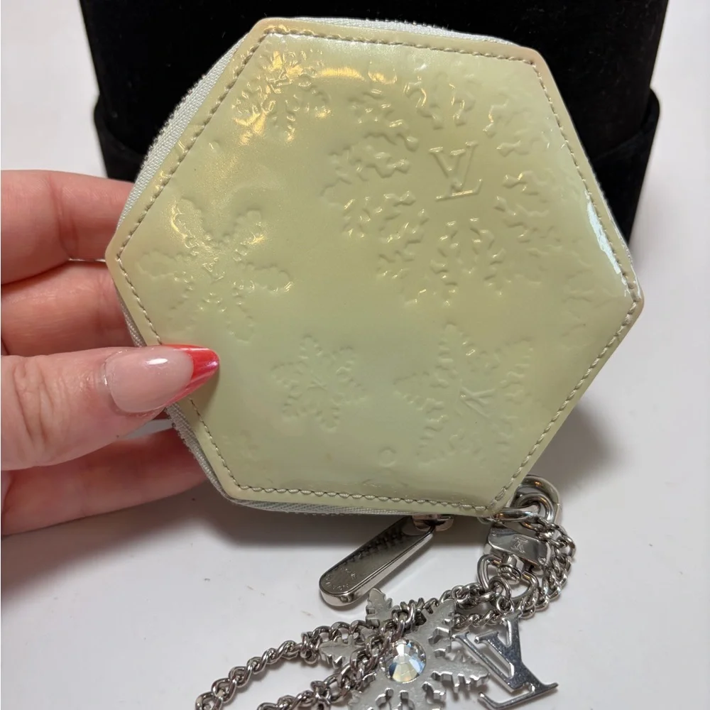 Louis Vuitton Porte Monnaie Flocon Bag Charm/Coin Purse Snow Flake